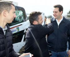Pinhais, na Região Metropolitana de Curitiba, vai investir em construção de calçadas, compra de maquinários e reparos em escolas. O montante soma R$ 5,5 milhões e inbclui, também, a ampliação do sistema de abastecimento de água. Nesta sexta-feira (16), o governador Carlos Massa Ratinho Junior confirmou o pacote de investimento no município e destacou outras ações do Estado na Grande Curitiba.