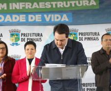 Pinhais, na Região Metropolitana de Curitiba, vai investir em construção de calçadas, compra de maquinários e reparos em escolas. O montante soma R$ 5,5 milhões e inbclui, também, a ampliação do sistema de abastecimento de água. Nesta sexta-feira (16), o governador Carlos Massa Ratinho Junior confirmou o pacote de investimento no município e destacou outras ações do Estado na Grande Curitiba.