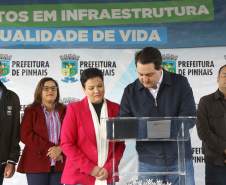 Pinhais, na Região Metropolitana de Curitiba, vai investir em construção de calçadas, compra de maquinários e reparos em escolas. O montante soma R$ 5,5 milhões e inbclui, também, a ampliação do sistema de abastecimento de água. Nesta sexta-feira (16), o governador Carlos Massa Ratinho Junior confirmou o pacote de investimento no município e destacou outras ações do Estado na Grande Curitiba.