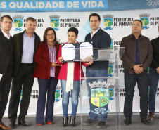 Pinhais, na Região Metropolitana de Curitiba, vai investir em construção de calçadas, compra de maquinários e reparos em escolas. O montante soma R$ 5,5 milhões e inbclui, também, a ampliação do sistema de abastecimento de água. Nesta sexta-feira (16), o governador Carlos Massa Ratinho Junior confirmou o pacote de investimento no município e destacou outras ações do Estado na Grande Curitiba.