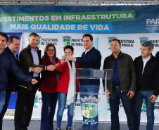 Pinhais, na Região Metropolitana de Curitiba, vai investir em construção de calçadas, compra de maquinários e reparos em escolas. O montante soma R$ 5,5 milhões e inbclui, também, a ampliação do sistema de abastecimento de água. Nesta sexta-feira (16), o governador Carlos Massa Ratinho Junior confirmou o pacote de investimento no município e destacou outras ações do Estado na Grande Curitiba.