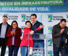 Pinhais, na Região Metropolitana de Curitiba, vai investir em construção de calçadas, compra de maquinários e reparos em escolas. O montante soma R$ 5,5 milhões e inbclui, também, a ampliação do sistema de abastecimento de água. Nesta sexta-feira (16), o governador Carlos Massa Ratinho Junior confirmou o pacote de investimento no município e destacou outras ações do Estado na Grande Curitiba.