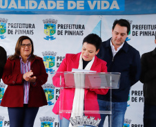 Pinhais, na Região Metropolitana de Curitiba, vai investir em construção de calçadas, compra de maquinários e reparos em escolas. O montante soma R$ 5,5 milhões e inbclui, também, a ampliação do sistema de abastecimento de água. Nesta sexta-feira (16), o governador Carlos Massa Ratinho Junior confirmou o pacote de investimento no município e destacou outras ações do Estado na Grande Curitiba.