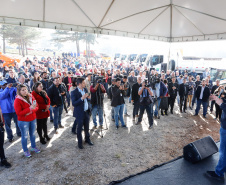 Pinhais, na Região Metropolitana de Curitiba, vai investir em construção de calçadas, compra de maquinários e reparos em escolas. O montante soma R$ 5,5 milhões e inbclui, também, a ampliação do sistema de abastecimento de água. Nesta sexta-feira (16), o governador Carlos Massa Ratinho Junior confirmou o pacote de investimento no município e destacou outras ações do Estado na Grande Curitiba.