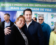 Pinhais, na Região Metropolitana de Curitiba, vai investir em construção de calçadas, compra de maquinários e reparos em escolas. O montante soma R$ 5,5 milhões e inbclui, também, a ampliação do sistema de abastecimento de água. Nesta sexta-feira (16), o governador Carlos Massa Ratinho Junior confirmou o pacote de investimento no município e destacou outras ações do Estado na Grande Curitiba.