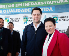 Pinhais, na Região Metropolitana de Curitiba, vai investir em construção de calçadas, compra de maquinários e reparos em escolas. O montante soma R$ 5,5 milhões e inbclui, também, a ampliação do sistema de abastecimento de água. Nesta sexta-feira (16), o governador Carlos Massa Ratinho Junior confirmou o pacote de investimento no município e destacou outras ações do Estado na Grande Curitiba.