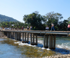 O governador Carlos Massa Ratinho Junior e o prefeito de Guaratuba, Roberto Justus, inauguraram a ponte sobre o Rio Cubatão, em Guaratuba. 