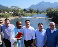 O governador Carlos Massa Ratinho Junior e o prefeito de Guaratuba, Roberto Justus, inauguraram a ponte sobre o Rio Cubatão, em Guaratuba. 