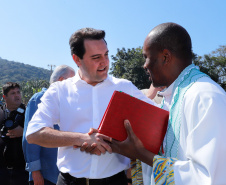 O governador Carlos Massa Ratinho Junior e o prefeito de Guaratuba, Roberto Justus, inauguraram a ponte sobre o Rio Cubatão, em Guaratuba. 