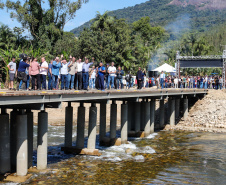 O governador Carlos Massa Ratinho Junior e o prefeito de Guaratuba, Roberto Justus, inauguraram a ponte sobre o Rio Cubatão, em Guaratuba. 