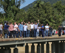O governador Carlos Massa Ratinho Junior e o prefeito de Guaratuba, Roberto Justus, inauguraram a ponte sobre o Rio Cubatão, em Guaratuba. Foto:Gilson Abreu/AEN