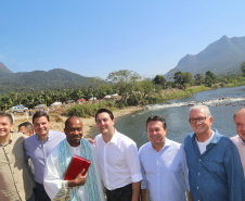 O governador Carlos Massa Ratinho Junior e o prefeito de Guaratuba, Roberto Justus, inauguraram a ponte sobre o Rio Cubatão, em Guaratuba. Foto:Gilson Abreu/AEN