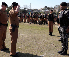 A Polícia Militar realizou duas novas edições da operação Tático Móvel na semana passada em Curitiba. O trabalho preventivo de segurança teve mais de 1,8 mil pessoas e 665 veículos abordados, com 16 prisões e 187 autos de infração lavrados. As ações envolveram 550 policiais entre quinta-feira (15) e sexta-feira (16/08).