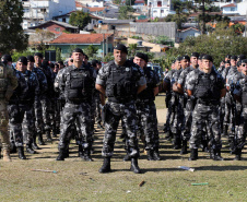 A Polícia Militar realizou duas novas edições da operação Tático Móvel na semana passada em Curitiba. O trabalho preventivo de segurança teve mais de 1,8 mil pessoas e 665 veículos abordados, com 16 prisões e 187 autos de infração lavrados. As ações envolveram 550 policiais entre quinta-feira (15) e sexta-feira (16/08).