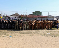 A Polícia Militar realizou duas novas edições da operação Tático Móvel na semana passada em Curitiba. O trabalho preventivo de segurança teve mais de 1,8 mil pessoas e 665 veículos abordados, com 16 prisões e 187 autos de infração lavrados. As ações envolveram 550 policiais entre quinta-feira (15) e sexta-feira (16/08).