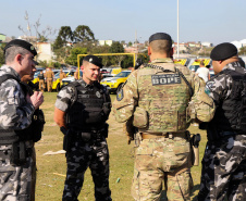 A Polícia Militar realizou duas novas edições da operação Tático Móvel na semana passada em Curitiba. O trabalho preventivo de segurança teve mais de 1,8 mil pessoas e 665 veículos abordados, com 16 prisões e 187 autos de infração lavrados. As ações envolveram 550 policiais entre quinta-feira (15) e sexta-feira (16/08).