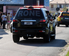 A Polícia Militar realizou duas novas edições da operação Tático Móvel na semana passada em Curitiba. O trabalho preventivo de segurança teve mais de 1,8 mil pessoas e 665 veículos abordados, com 16 prisões e 187 autos de infração lavrados. As ações envolveram 550 policiais entre quinta-feira (15) e sexta-feira (16/08).