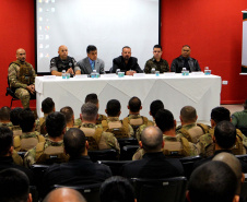 A Polícia Civil do Paraná abriu nesta segunda-feira (19), em Curitiba, o 2º Estágio em Táticas e Operações Policiais. A aula inaugural ocorreu pela manhã na Escola Superior da Polícia Civil (ESPC). Nesta edição, 16 policiais passarão pelo estágio, que envolve teoria e prática de aperfeiçoamento em operações. Foto: Divulgação/Polícia Civil