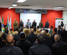 A Polícia Civil do Paraná abriu nesta segunda-feira (19), em Curitiba, o 2º Estágio em Táticas e Operações Policiais. A aula inaugural ocorreu pela manhã na Escola Superior da Polícia Civil (ESPC). Nesta edição, 16 policiais passarão pelo estágio, que envolve teoria e prática de aperfeiçoamento em operações. Foto: Divulgação/Polícia Civil