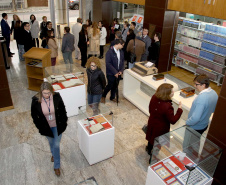 Foi aberta nesta segunda-feira (19) a mostra em comemoração aos 70 anos da Biblioteca da Procuradoria-Geral do Estado. Reunindo documentos históricos da biblioteca e da instituição, a mostra é o pontapé inicial de um trabalho de resgate da história da Procuradoria. A exposição está instalada no hall de entrada da PGE, na Rua Paula Gomes, número 145- bairro São Francisco.