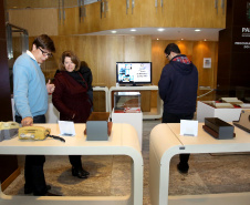 Foi aberta nesta segunda-feira (19) a mostra em comemoração aos 70 anos da Biblioteca da Procuradoria-Geral do Estado. Reunindo documentos históricos da biblioteca e da instituição, a mostra é o pontapé inicial de um trabalho de resgate da história da Procuradoria. A exposição está instalada no hall de entrada da PGE, na Rua Paula Gomes, número 145- bairro São Francisco.