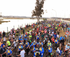 A cidade de Pinhais, na Região Metropolitana de Curitiba (RMC), ganhou no domingo (18) a Ciclorrota Nascentes do Iguaçu. O evento de estreia contou com a participação de milhares de ciclistas que seguiram em uma pedalada de 42 km passando pelos municípios integrantes do circuito – além de Pinhais, Piraquara e Quatro Barras. 
Foto: Divulgação/COMEC