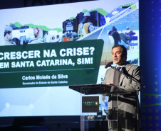 O governador Carlos Massa Ratinho Junior participa da abertura do III Forum Gestão Pública FACIAP, Caminhos do Crescimento. Participaram do evento: o governador: de Santa Catarina, Carlos Moisés; Marco Tadeu Barbosa, pres. da Faciap; pres. da Federação das Associações das Empresas de Santa Catarina, Jonny Zulauf; pres. da Celepar, Allan Costa. entre outros. N/F: governador de Santa Catarina, Carlos Moisés.Curitiba, 21- 08- 19.Foto: Arnaldo Alves / ANPr.