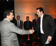 O governador Carlos Massa Ratinho Junior participa da abertura do III Forum Gestão Pública FACIAP, Caminhos do Crescimento. Participaram do evento: o governador: de Santa Catarina, Carlos Moisés; Marco Tadeu Barbosa, pres. da Faciap; pres. da Federação das Associações das Empresas de Santa Catarina, Jonny Zulauf; pres. da Celepar, Allan Costa. entre outros. N/F: governador de Santa Catarina, Carlos Moisés.Curitiba, 21- 08- 19.Foto: Arnaldo Alves / ANPr.