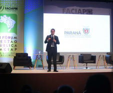 O governador Carlos Massa Ratinho Junior participa da abertura do III Forum Gestão Pública FACIAP, Caminhos do Crescimento. Participaram do evento: o governadores: do Distrito Federal, Ibaneis Rocha; de Santa Catarina, Carlos Moisés; Marco Tadeu Barbosa, pres. da Faciap; pres. da Federação das Associações das Empresas de Santa Catarina, Jonny Zulauf; pres. da Celepar, Allan Costa. entre outros.Curitiba, 21- 08- 19.Foto: Arnaldo Alves / ANPr.
