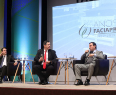 O governador Carlos Massa Ratinho Junior participa da abertura do III Forum Gestão Pública FACIAP, Caminhos do Crescimento. Participaram do evento: o governador: de Santa Catarina, Carlos Moisés; Marco Tadeu Barbosa, pres. da Faciap; pres. da Federação das Associações das Empresas de Santa Catarina, Jonny Zulauf; pres. da Celepar, Allan Costa. entre outros. N/F: governador de Santa Catarina, Carlos Moisés.Curitiba, 21- 08- 19.Foto: Arnaldo Alves / ANPr.