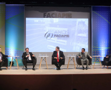 O governador Carlos Massa Ratinho Junior participa da abertura do III Forum Gestão Pública FACIAP, Caminhos do Crescimento. Participaram do evento: o governadores: do Distrito Federal, Ibaneis Rocha; de Santa Catarina, Carlos Moisés; Marco Tadeu Barbosa, pres. da Faciap; pres. da Federação das Associações das Empresas de Santa Catarina, Jonny Zulauf; pres. da Celepar, Allan Costa. entre outros.Curitiba, 21- 08- 19.Foto: Arnaldo Alves / ANPr.