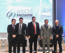 O governador Carlos Massa Ratinho Junior participa da abertura do III Forum Gestão Pública FACIAP, Caminhos do Crescimento. Participaram do evento: o governadores: do Distrito Federal, Ibaneis Rocha; de Santa Catarina, Carlos Moisés; Marco Tadeu Barbosa, pres. da Faciap; pres. da Federação das Associações das Empresas de Santa Catarina, Jonny Zulauf; pres. da Celepar, Allan Costa. entre outros.Curitiba, 21- 08- 19.Foto: Arnaldo Alves / ANPr.