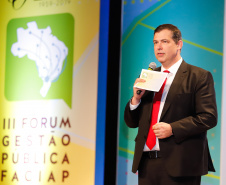 O governador Carlos Massa Ratinho Junior participa da abertura do III Forum Gestão Pública FACIAP, Caminhos do Crescimento.
