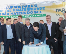 O governador Carlos Massa Ratinho Junior autorizou nesta quinta-feira (22) o início de obras de uma nova unidade do Hospital e Maternidade Dr. Paulo Fortes, em São Mateus do Sul. Presentes na solenidade: prefeito de São Mateus do Sul, Luiz Adyr Gonsalves Pereira; os secretários: da Saúde, Beto Preto; de Infraestrutura e Logística, Sandro Alex; deputados: Alexandre Curi; Hussein Bakri; Emerson Bacil; entre outros.São Mateus do Sul, 22-08-19.Foto: Arnaldo Alves / ANPr.