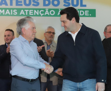 O governador Carlos Massa Ratinho Junior autorizou nesta quinta-feira (22) o início de obras de uma nova unidade do Hospital e Maternidade Dr. Paulo Fortes, em São Mateus do Sul. Presentes na solenidade: prefeito de São Mateus do Sul, Luiz Adyr Gonsalves Pereira; os secretários: da Saúde, Beto Preto; de Infraestrutura e Logística, Sandro Alex; deputados: Alexandre Curi; Hussein Bakri; Emerson Bacil; entre outros.São Mateus do Sul, 22-08-19.Foto: Arnaldo Alves / ANPr.