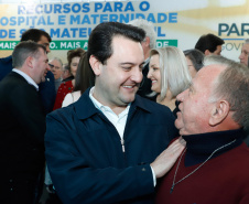 O governador Carlos Massa Ratinho Junior autorizou nesta quinta-feira (22) o início das obras do Hospital e Maternidade Dr. Paulo Fortes, em São Mateus do Sul. A iniciativa é parte do programa estadual de regionalização da Saúde, que tem como objetivo construir centros de especialidades em diversas regiões do Estado.