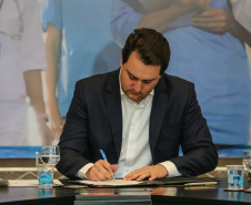 O governador Carlos Massa Ratinho Junior libera nesta segunda-feira (26),  em evento no Palácio Iguaçu, suplementação orçamentária para universidades estaduais.  Curitiba, 26/08/2019 -Foto: Geraldo Bubniak/AEN