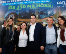 O governador Carlos Massa Ratinho Junior lançou nesta segunda-feira (26), no Palácio Iguaçu, um banco de projetos executivos de R$ 350 milhões para viabilizar e agilizar obras de reestruturação de rodovias, ferrovias e da segurança pública. 