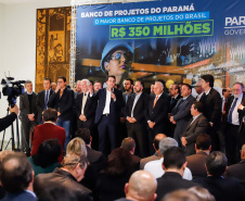 O governador Carlos Massa Ratinho Junior lançou nesta segunda-feira (26), no Palácio Iguaçu, um banco de projetos executivos de R$ 350 milhões para viabilizar e agilizar obras de reestruturação de rodovias, ferrovias e da segurança pública. Foto: RODRIGO FELIX LEAL