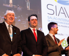 O governador Carlos Massa Ratinho Junior defendeu nesta terça-feira (27), na abertura do Salão Internacional de Avicultura e Suinocultura (Siavs), em São Paulo, que o Brasil deve reforçar a imagem de grande produtor global de alimentos e reafirmou a necessidade da industrialização da produção agropecuária para agregar mais valor aos produtos do campo.