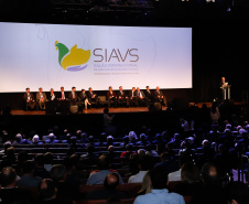 O governador Carlos Massa Ratinho Junior defendeu nesta terça-feira (27), na abertura do Salão Internacional de Avicultura e Suinocultura (Siavs), em São Paulo, que o Brasil deve reforçar a imagem de grande produtor global de alimentos e reafirmou a necessidade da industrialização da produção agropecuária para agregar mais valor aos produtos do campo.