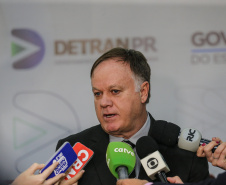 O diretor-geral do Departamento de Trânsito do Paraná (Detran-PR), Cesar Kogut e o diretor administrativo financeiro, coronel Carneiro em coletiva de imprensa para anunciar o novo valor do Registro de Contrato de Financiamento.    27/08/2019 -  Foto: Geraldo Bubniak/AEN
