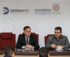 O diretor-geral do Departamento de Trânsito do Paraná (Detran-PR), Cesar Kogut e o diretor administrativo financeiro, coronel Carneiro em coletiva de imprensa para anunciar o novo valor do Registro de Contrato de Financiamento.    27/08/2019 -  Foto: Geraldo Bubniak/AEN