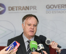 O diretor-geral do Departamento de Trânsito do Paraná (Detran-PR), Cesar Kogut e o diretor administrativo financeiro, coronel Carneiro em coletiva de imprensa para anunciar o novo valor do Registro de Contrato de Financiamento.    27/08/2019 -  Foto: Geraldo Bubniak/AEN