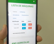 O Instituto Agronômico do Paraná (Iapar) desenvolveu com a startup Agropixel de Londrina um sistema que contribui para o gerenciamento de máquinas agrícolas, sobretudo para propriedades que produzam grãos. Foi criada uma plataforma web gratuita para os agricultores acrescentarem dados que podem ajudá-los a controlar os gastos e aumentar a rentabilidade. Foto: Divulgação/Iapar