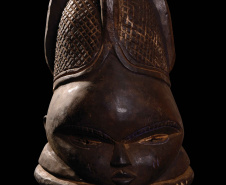 
Máscara
Cultura: mende
Serra Leoa
Madeira
35 cm x 27,5 cm x 32 cm