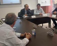 Os Conselhos de Autoridade Portuária (CAP) dos Portos do Paraná têm novo presidente. O economista paranaense Luiz Osmar Scarduelli Junior tomou posse nesta quinta-feira (29), durante a 50ª reunião ordinária do CAP do Porto de Paranaguá. Ele também acumula a presidência do CAP do Porto de Antonina, que será reativado. Foto: Divulgação/Portos do Paraná