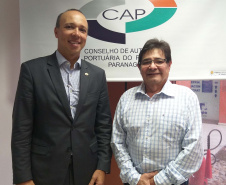 Os Conselhos de Autoridade Portuária (CAP) dos Portos do Paraná têm novo presidente. O economista paranaense Luiz Osmar Scarduelli Junior tomou posse nesta quinta-feira (29), durante a 50ª reunião ordinária do CAP do Porto de Paranaguá. Ele também acumula a presidência do CAP do Porto de Antonina, que será reativado. Foto: Divulgação/Portos do Paraná