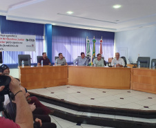 O Instituto de Terras, Cartografia e Geologia do Paraná (ITCG), vinculado à Secretaria do Desenvolvimento Sustentável e do Turismo, entregou nesta quinta-feira (29) documentos técnicos para a regularização de imóveis de 46 pequenos produtores rurais que ocupam terras particulares no município de Renascença, no Sudoeste do Estado. Foto: Divulgação/SEDEST