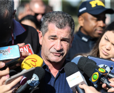 O governador Carlos Massa Ratinho Junior participa  nesta sexta-feira (30)  do projeto Em Frente Brasil - Programa Nacional de Enfrentamento à Criminalidade Violenta, criado pelo Ministério da Justiça e Segurança Pública no Parque São José em São José dos Pinhais. Entrevista com o prefeito de São José dos Pinhais ? Toninho Fenelon. 30/08/2019 -Foto: Geraldo Bubniak/AEN